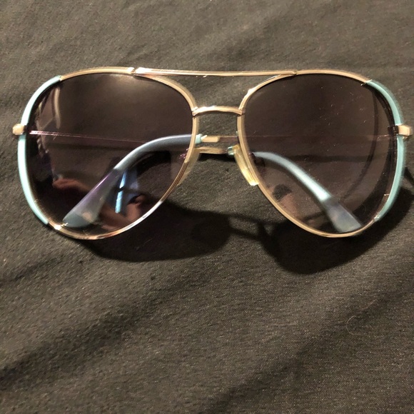 Maurice’s Aviator Sunglasses - Picture 2 of 6